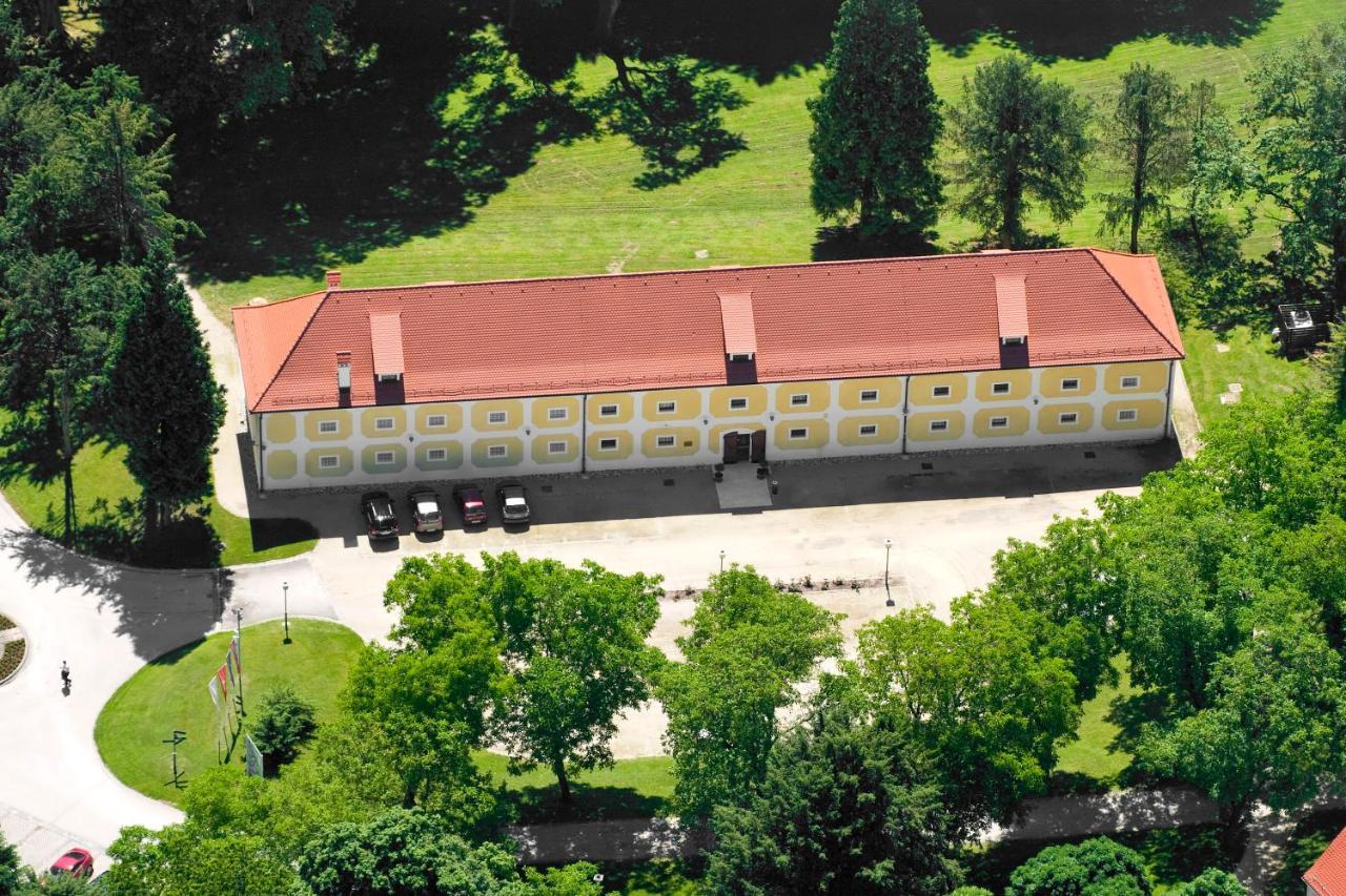 Hôtel Mokrice Castle Estate à Obrezje Extérieur photo